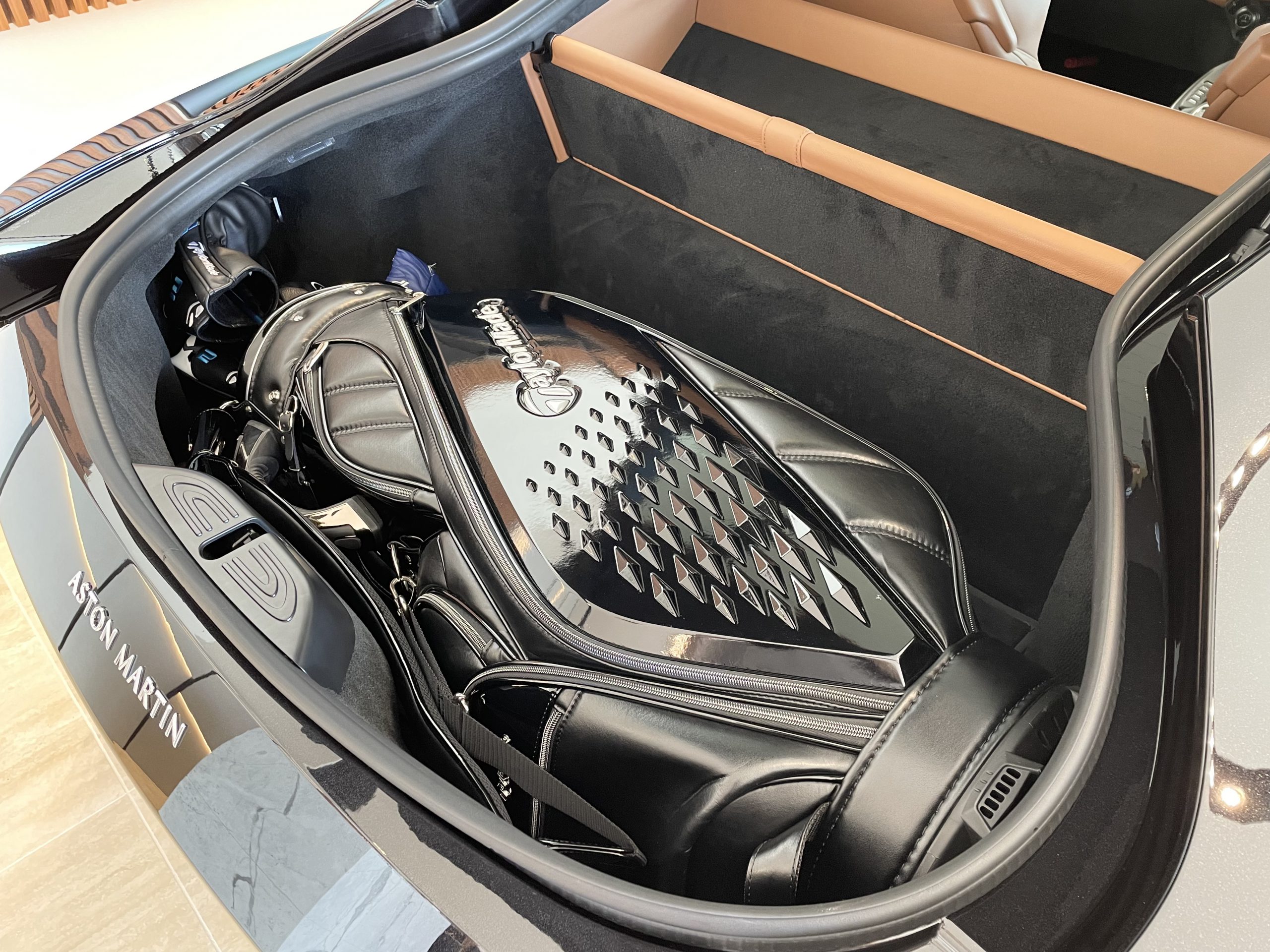 Aston Martin Golf アストンマーティン仙台