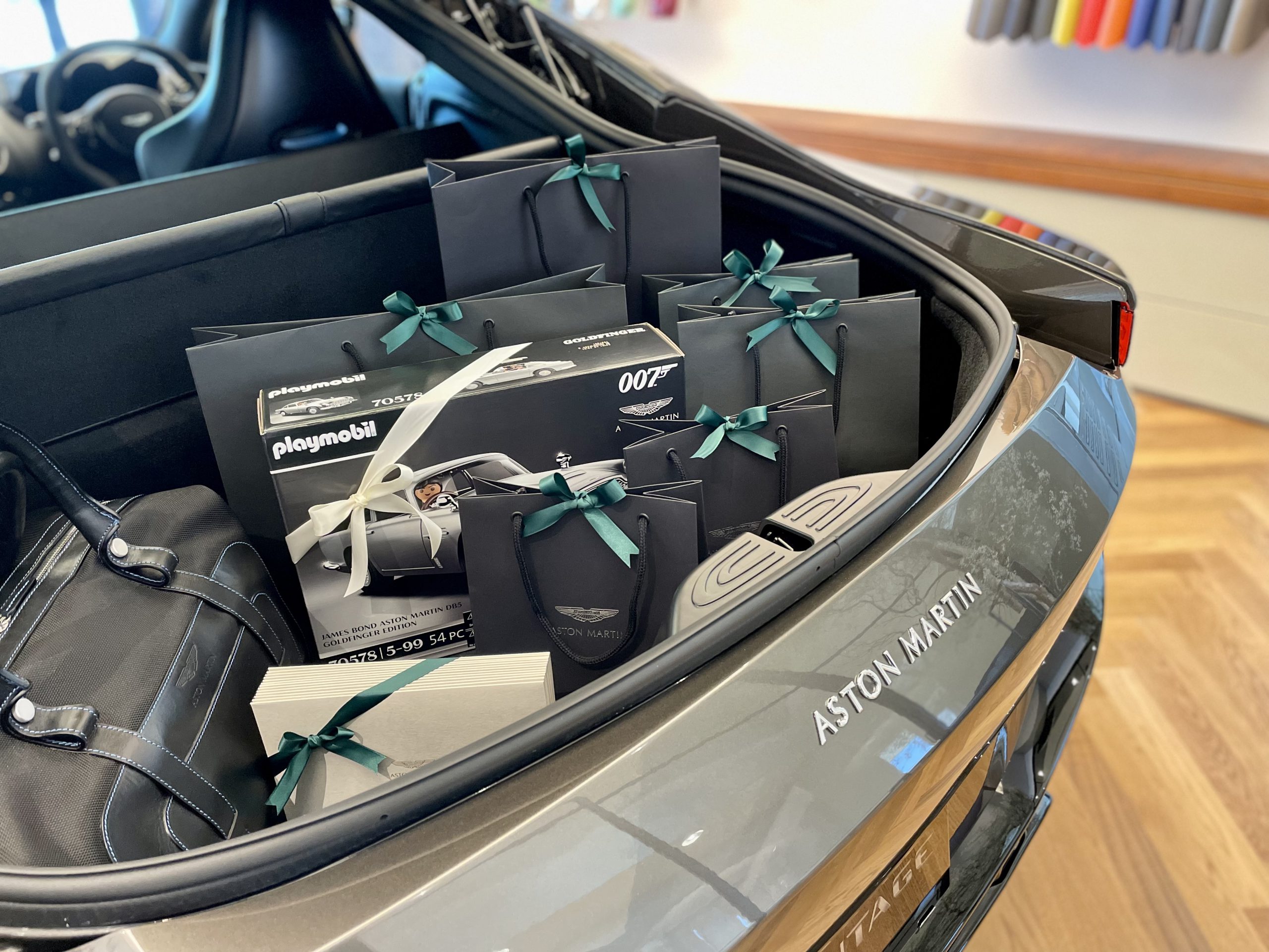 ASTON MARTIN アストンマーチン カタログ V8 VANTAGE アストン