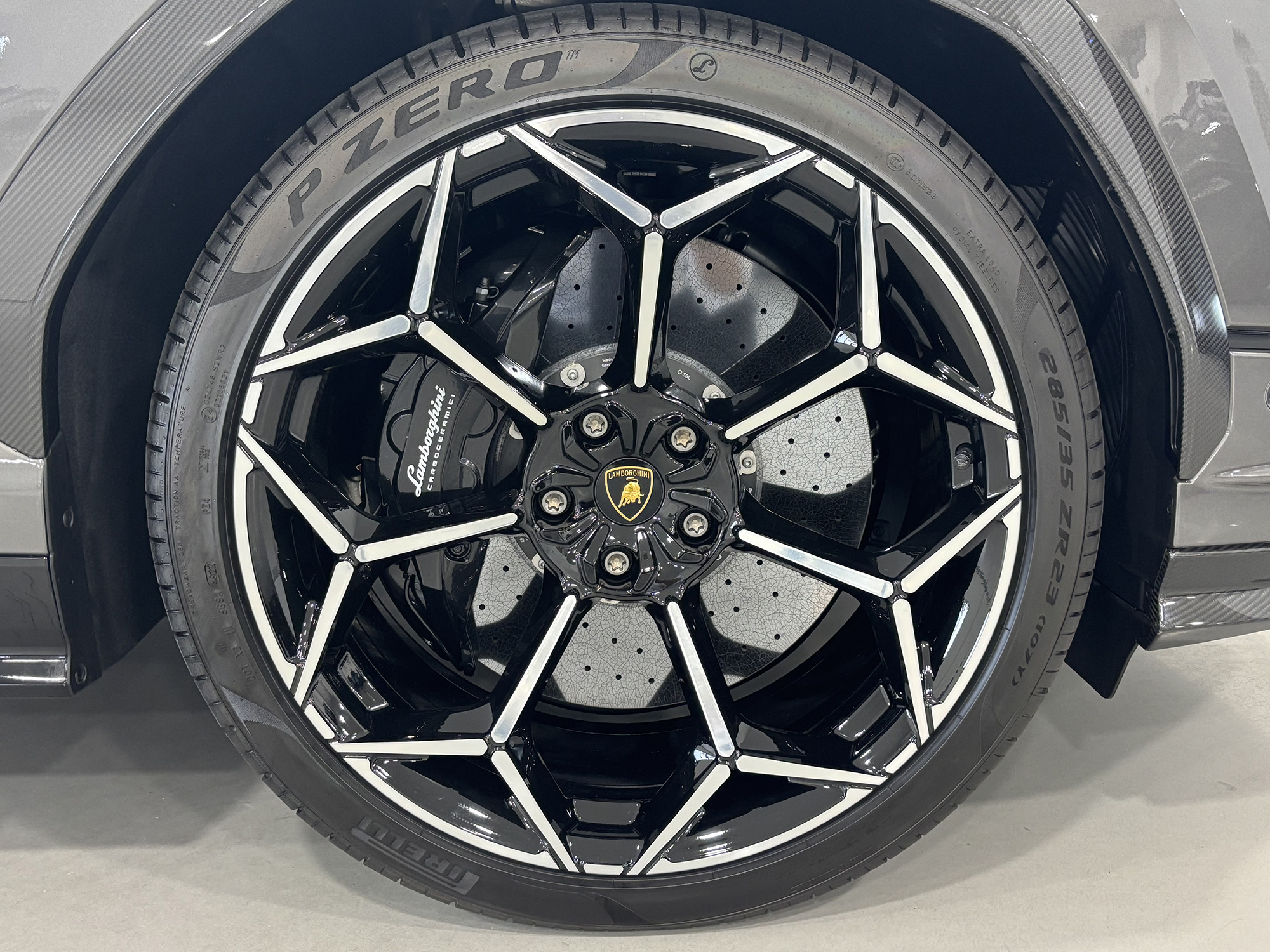 ウルス 認定 即納可能 中古車