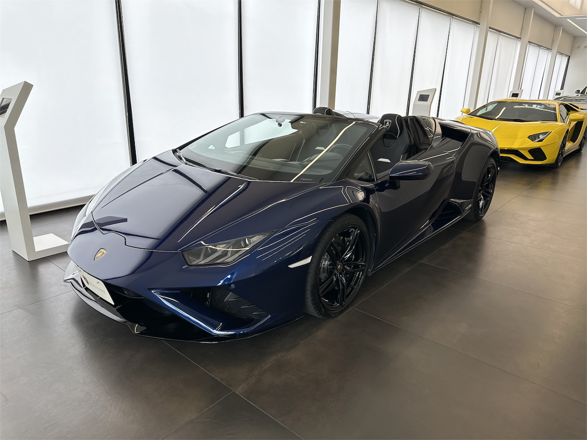 ランボルギーニ ウラカン EVO RWD スパイダー - タジマプレミアム中古車