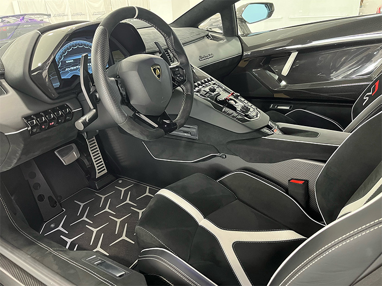 ランボルギーニ アヴェンタドール SVJ(17/32枚)