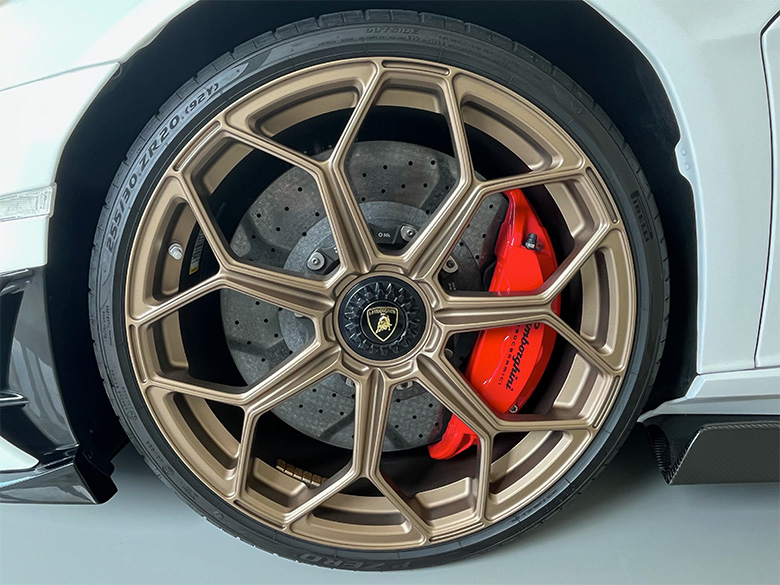 ランボルギーニ アヴェンタドール SVJ(31/32枚)