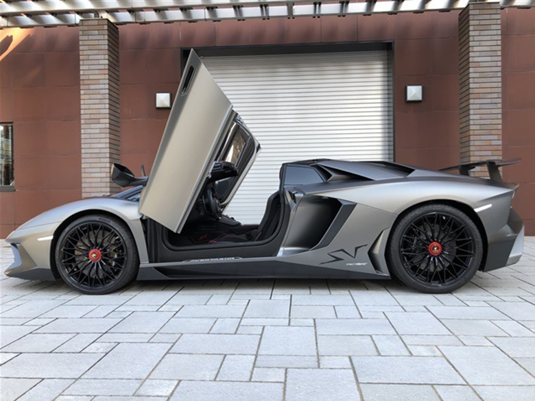 ランボルギーニ アヴェンタドール SV ロードスター グレー (4/19枚) 