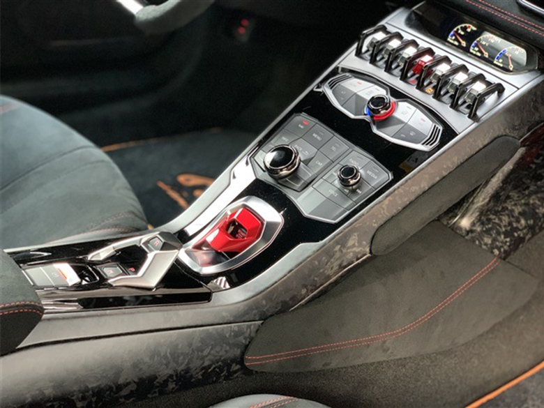 ランボルギーニ ウラカン ペルフォルマンテ - ホワイトメタリック (15/22枚)