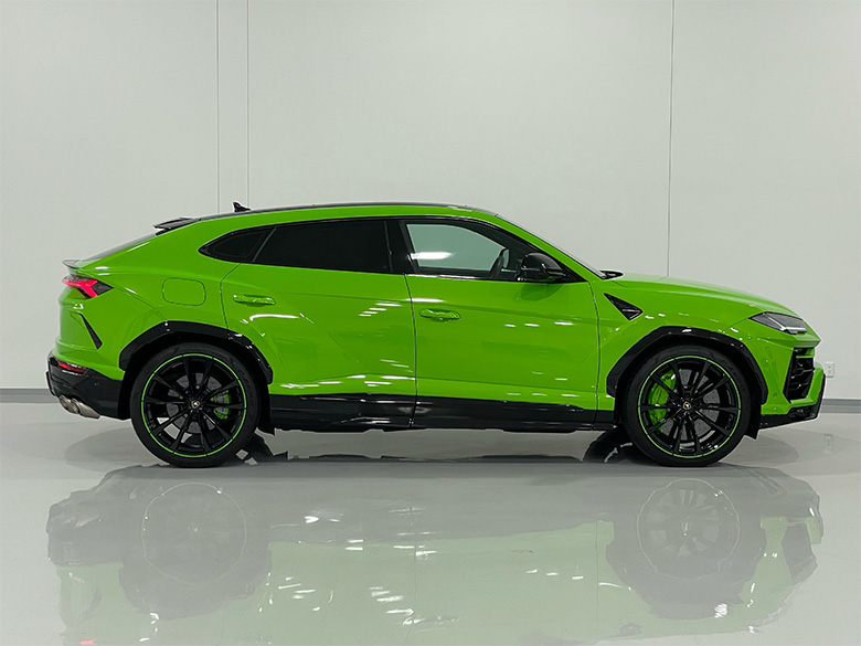 ランボルギーニ ウルス4.0 4WD(7/29枚)