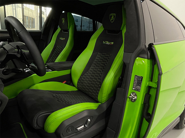 ランボルギーニ ウルス4.0 4WD(10/29枚)