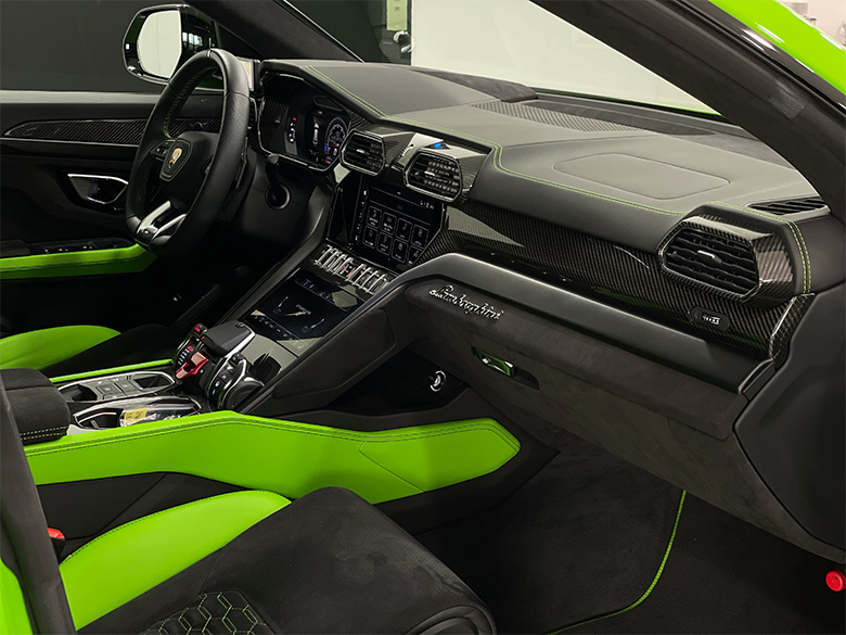 ランボルギーニ ウルス4.0 4WD(11/29枚)