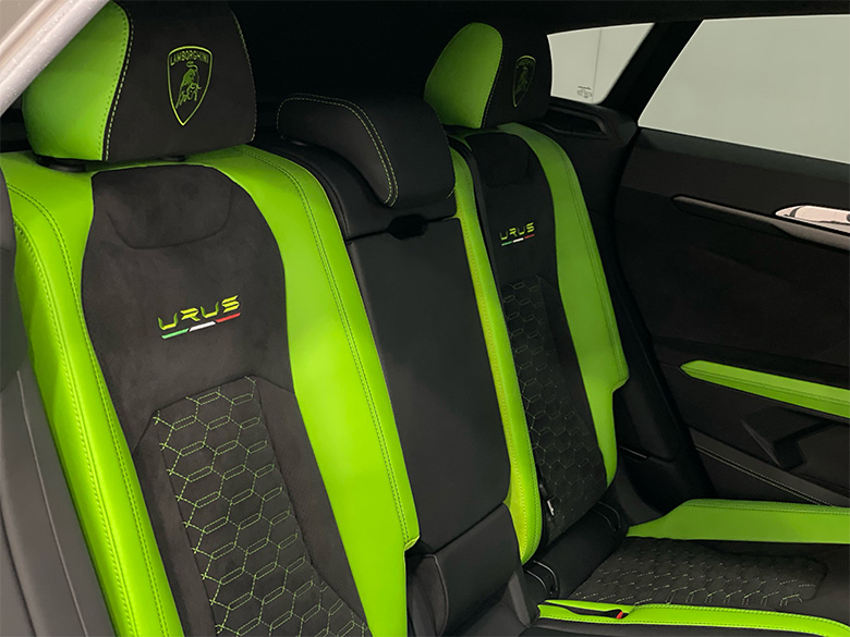 ランボルギーニ ウルス4.0 4WD(14/29枚)