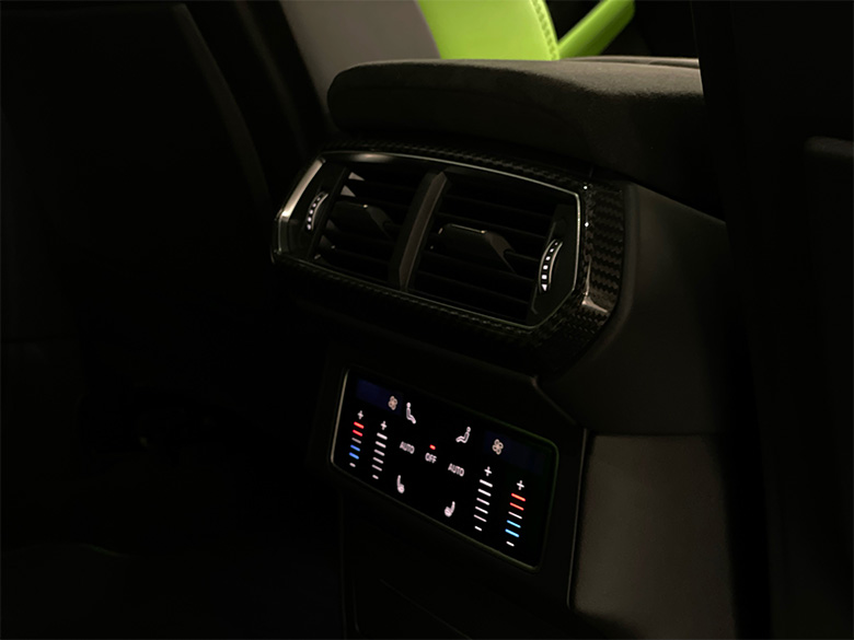 ランボルギーニ ウルス4.0 4WD(15/29枚)