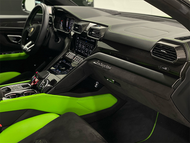 ランボルギーニ ウルス4.0 4WD(19/29枚)