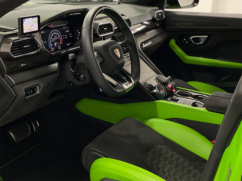 ランボルギーニ ウルス4.0 4WD(20/29枚)