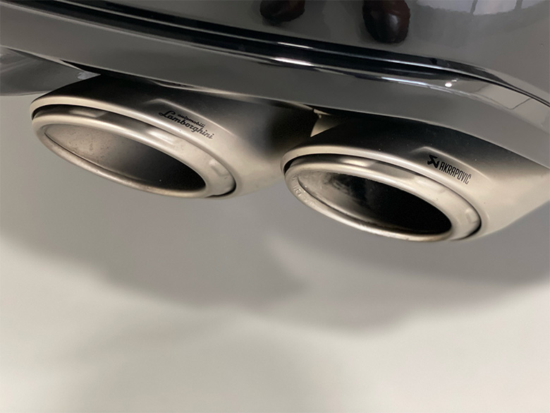 ランボルギーニ ウルス4.0 4WD(22/29枚)