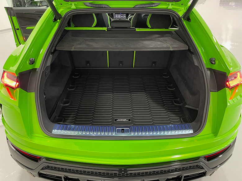 ランボルギーニ ウルス4.0 4WD(23/29枚)