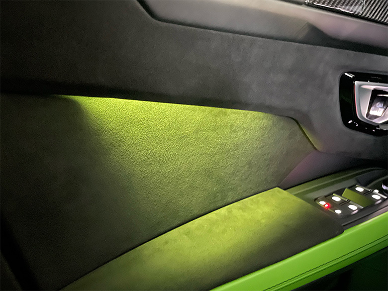 ランボルギーニ ウルス4.0 4WD(29/29枚)