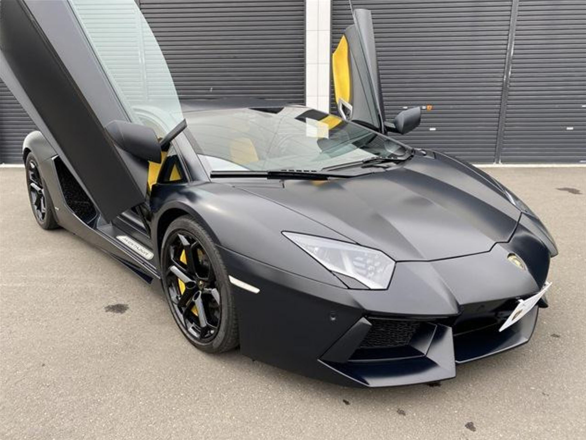 ランボルギーニ アヴェンタドール LP700-4 ブラック タジマ