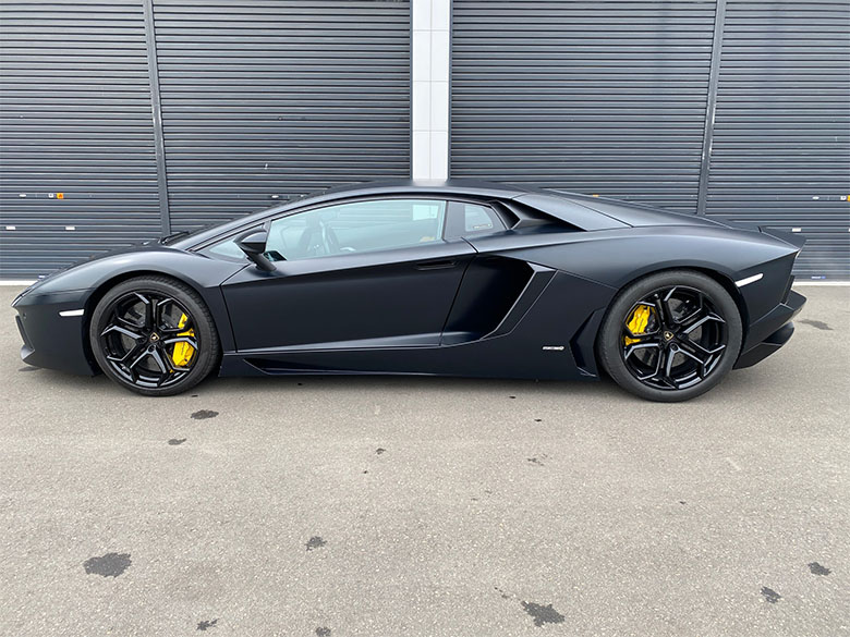 ランボルギーニ　(4/14枚) ランボルギーニ アヴェンタドール LP700-4 ブラック