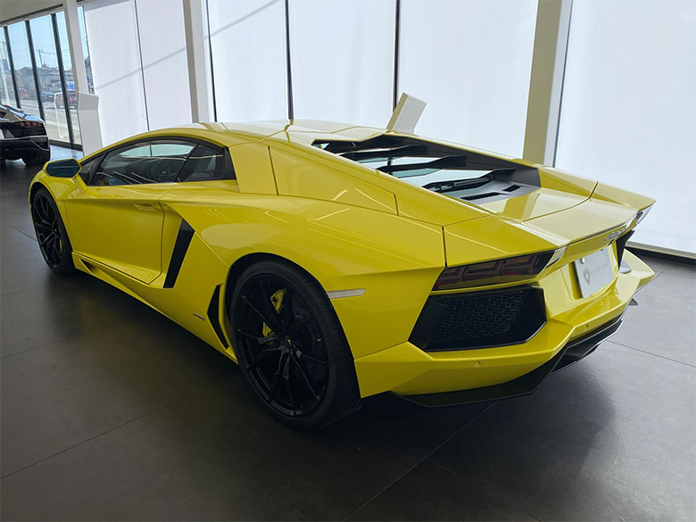 ランボルギーニ　(5/16枚) ランボルギーニ アヴェンタドール LP700-4 イエロー