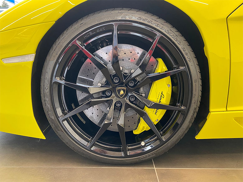 ランボルギーニ　(9/16枚) ランボルギーニ アヴェンタドール LP700-4 イエロー