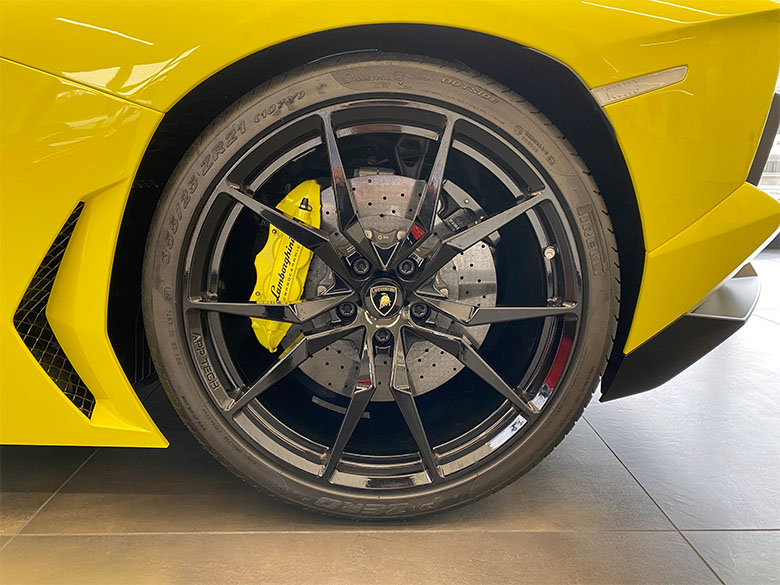 ランボルギーニ　(10/16枚) ランボルギーニ アヴェンタドール LP700-4 イエロー