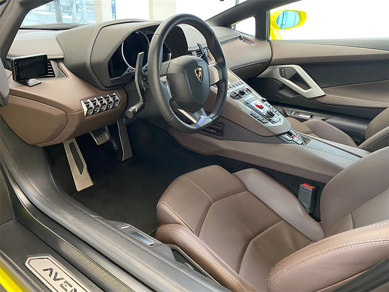 ランボルギーニ　(11/16枚) ランボルギーニ アヴェンタドール LP700-4 イエロー