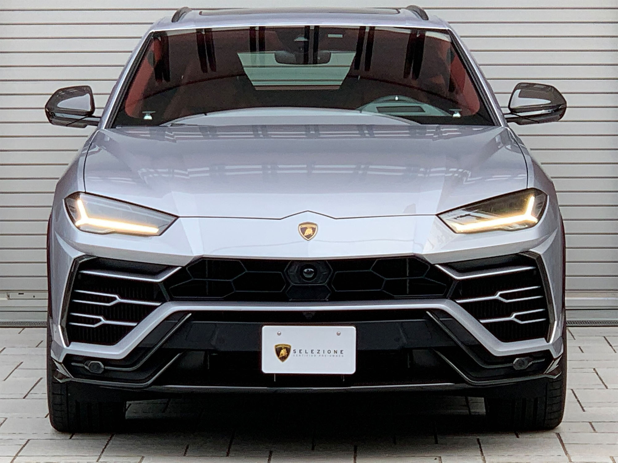 ランボルギーニ ウルス シルバーメタリック タジマプレミアム中古車