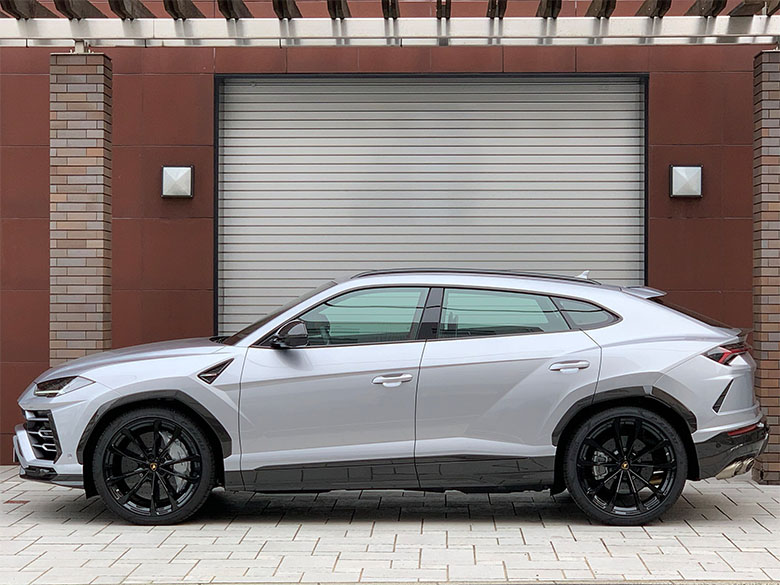 ランボルギーニ ウルス - シルバーメタリック (4/46枚)