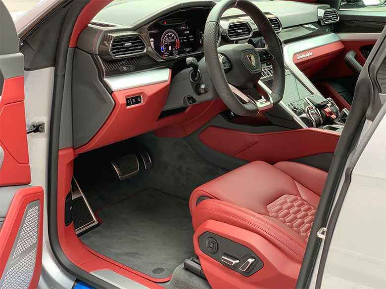 ランボルギーニ ウルス - シルバーメタリック (9/46枚)