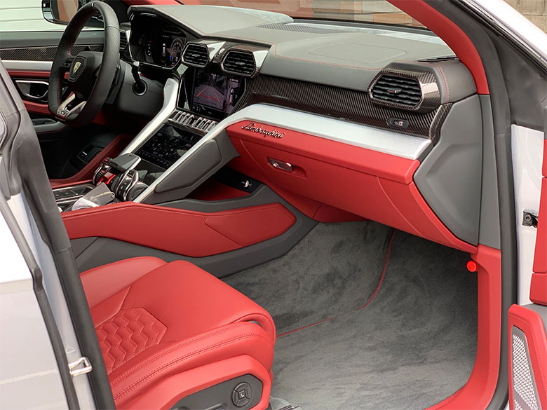 ランボルギーニ ウルス - シルバーメタリック (11/46枚)