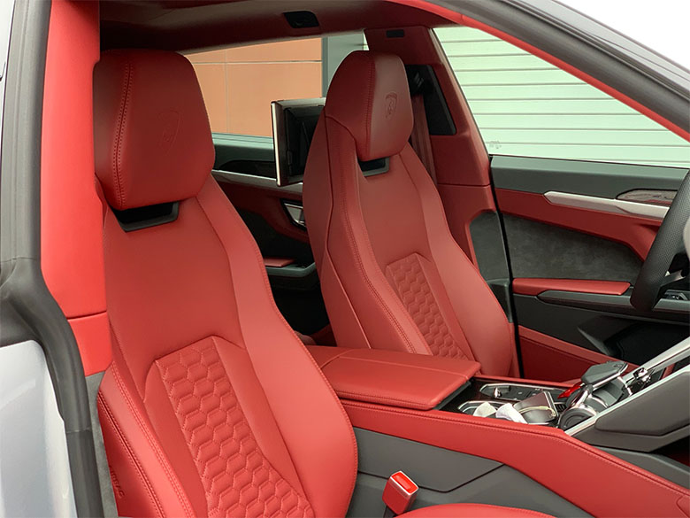 ランボルギーニ ウルス - シルバーメタリック (12/46枚)