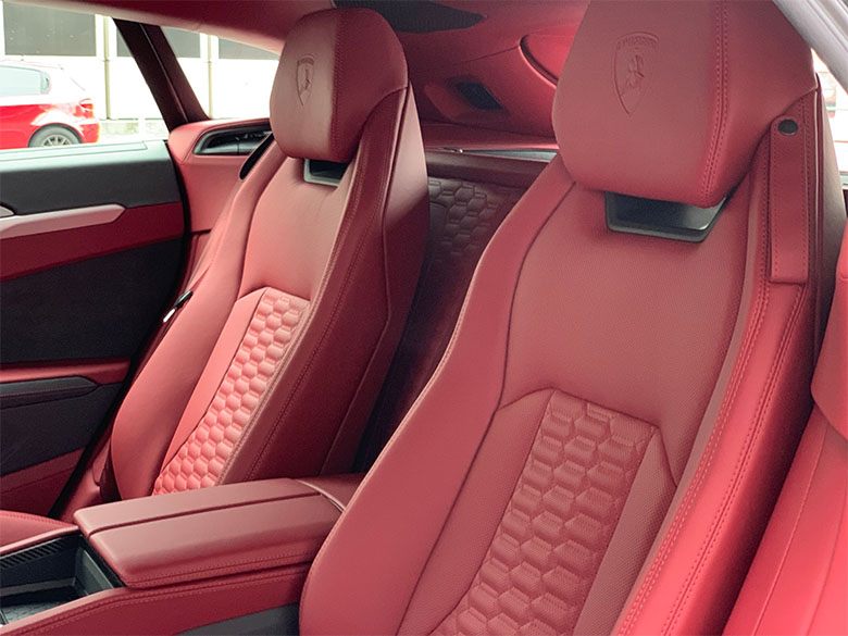 ランボルギーニ ウルス - シルバーメタリック (14/46枚)