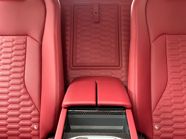 ランボルギーニ ウルス - シルバーメタリック (25/46枚)