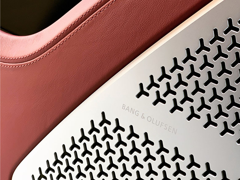 ランボルギーニ ウルス - シルバーメタリック (32/46枚)