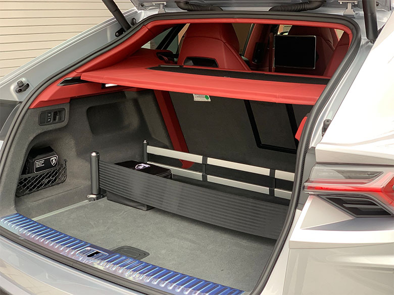 ランボルギーニ ウルス - シルバーメタリック (42/46枚)