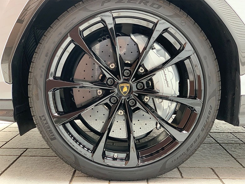 ランボルギーニ ウルス - シルバーメタリック (45/46枚)