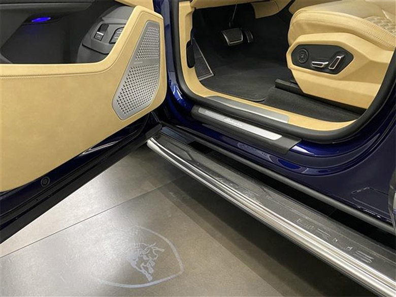 ランボルギーニ ウルス ブルー(9/14枚)