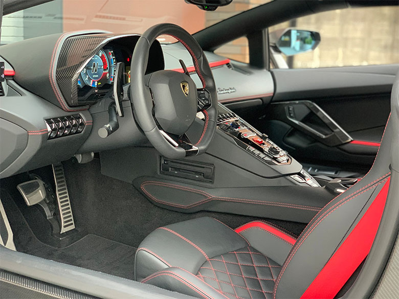 ランボルギーニ アヴェンタドール S ロードスター(12/33枚)