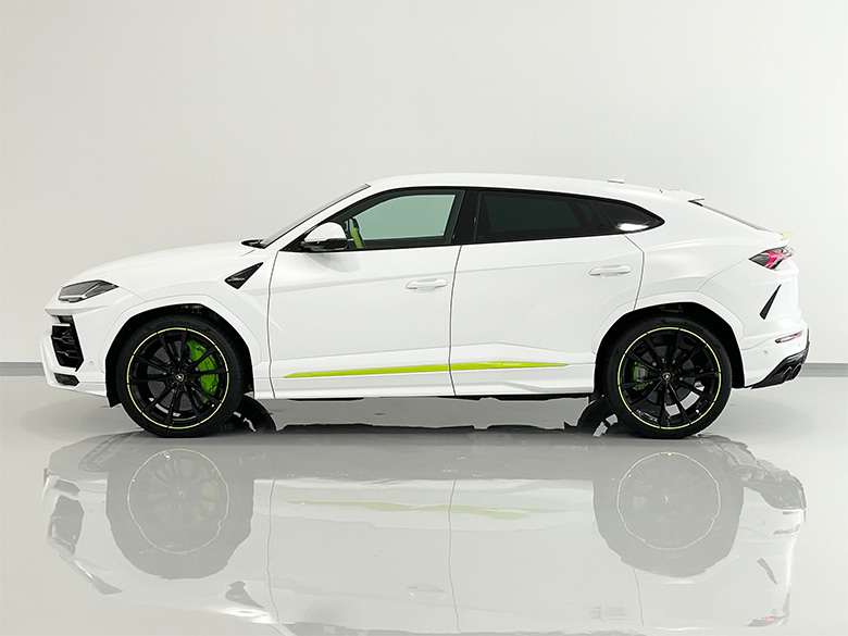 ランボルギーニ ウルス4.0 4WD - マットホワイト(4/25枚)