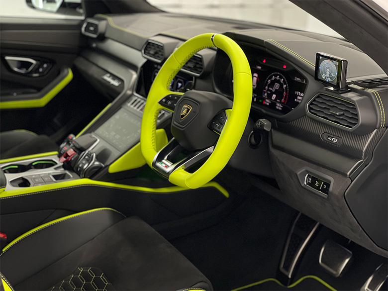 ランボルギーニ ウルス4.0 4WD - マットホワイト(9/25枚)