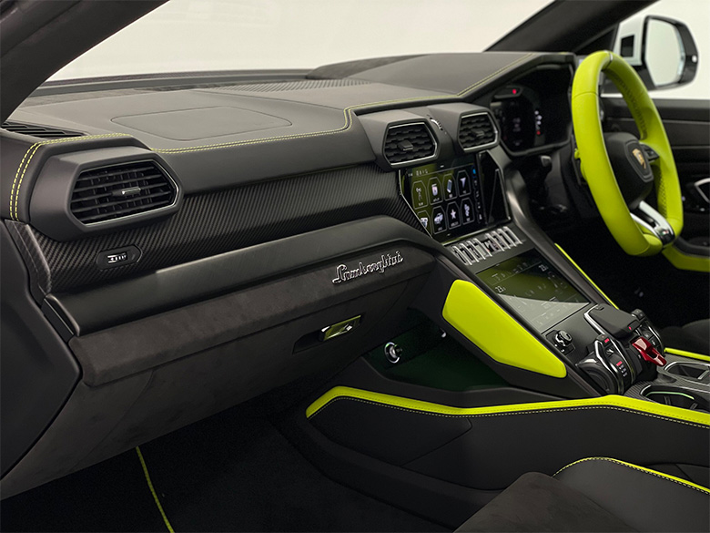 ランボルギーニ ウルス4.0 4WD - マットホワイト(11/25枚)