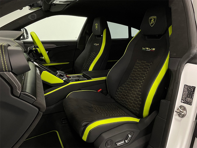 ランボルギーニ ウルス4.0 4WD - マットホワイト(12/25枚)