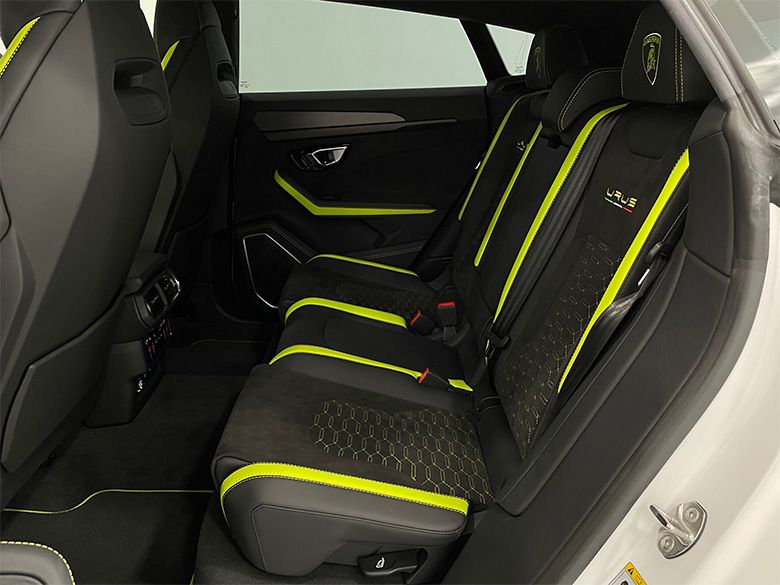 ランボルギーニ ウルス4.0 4WD - マットホワイト(14/25枚)