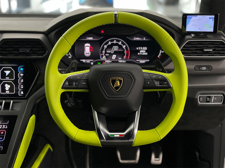 ランボルギーニ ウルス4.0 4WD - マットホワイト(15/25枚)