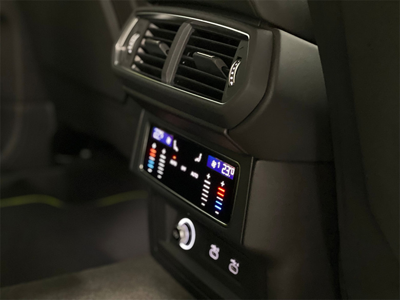 ランボルギーニ ウルス4.0 4WD - マットホワイト(17/25枚)