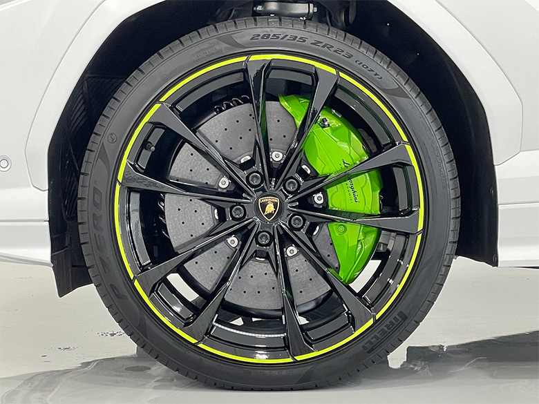 ランボルギーニ ウルス4.0 4WD - マットホワイト(24/25枚)