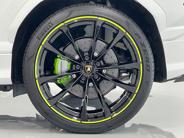 ランボルギーニ ウルス4.0 4WD - マットホワイト(25/25枚)