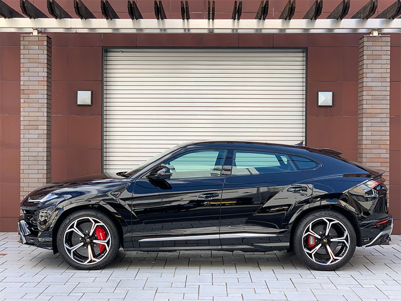 ランボルギーニ ウルス ブラック(4/32枚)