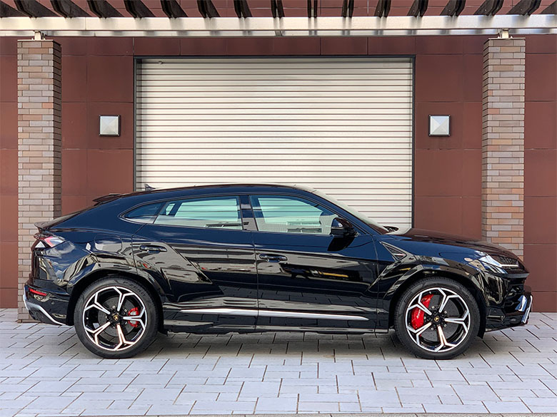 ランボルギーニ ウルス ブラック(8/32枚)