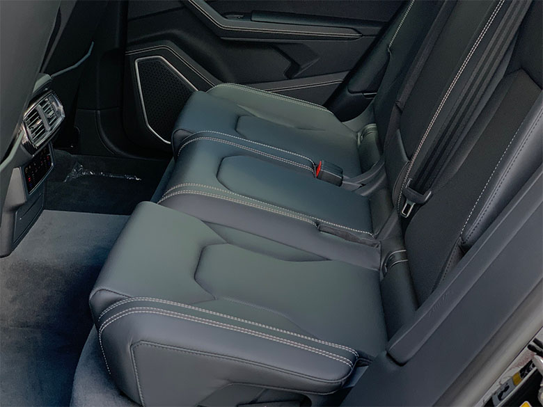 ランボルギーニ ウルス ブラック(13/32枚)