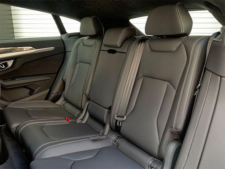 ランボルギーニ ウルス ブラック(14/32枚)