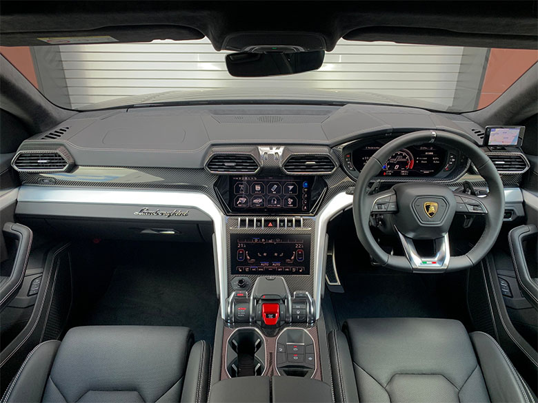 ランボルギーニ ウルス ブラック(15/32枚)